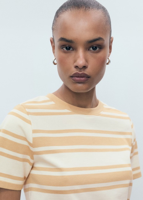 Жіноча коричнева футболка Mango артикул 17081173 30 1 season Фото ракурс 4 - Жіноча коричнева футболка Mango артикул 17081173 30 1 season