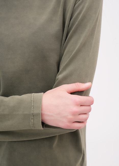 Женский зеленый лонгслив EQUILIBRI артикул W215 029 000 Green FW2025 Фото ракурс 4 - Женский зеленый лонгслив EQUILIBRI артикул W215 029 000 Green FW2025