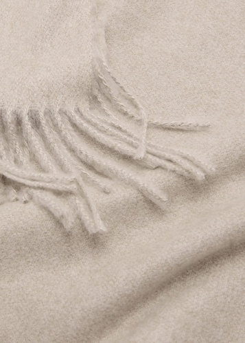 Фото ракурс 2 - Женский бежевый шарф Mango артикул 27051188 07 2 season