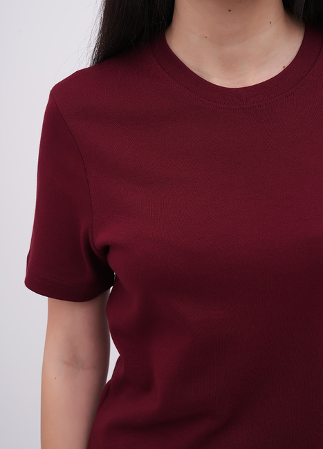 Фото ракурс 4 - Жіноча бордова футболка EQUILIBRI артикул W213 104 000 bordo FW2025
