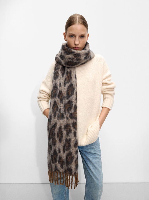 Фото ракурс 2 - Жіночий коричневий шарф Parfois артикул 229468 _BM FW2024