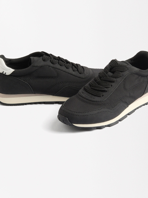 Фото ракурс 3 - Жіночі чорні кросівки Parfois артикул 224805 _BK FW2025