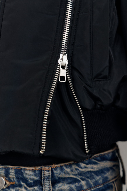 Жіноча чорна куртка EQUILIBRI артикул BW175001 000 Black FW2025 Фото ракурс 4 - Жіноча чорна куртка EQUILIBRI артикул BW175001 000 Black FW2025