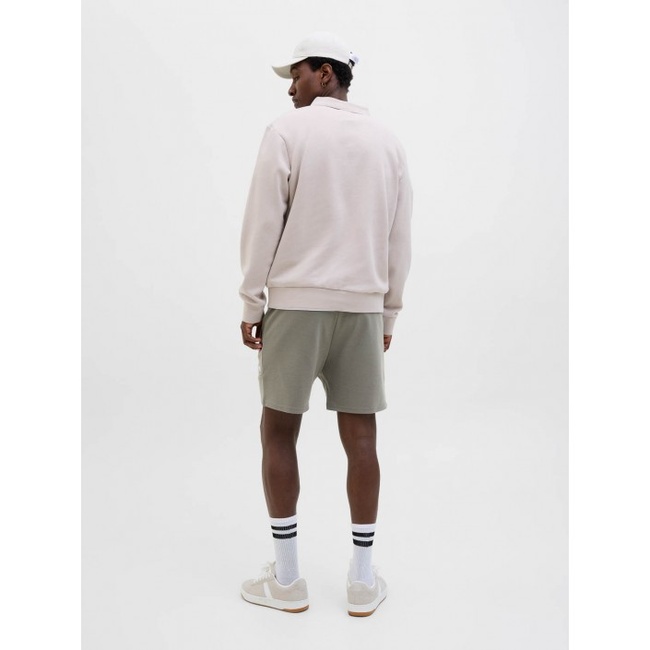 Мужские зеленые шорты Jack & Jones артикул 12186750 Smokey Olive FW2025 Фото ракурс 2 - Мужские зеленые шорты Jack & Jones артикул 12186750 Smokey Olive FW2025