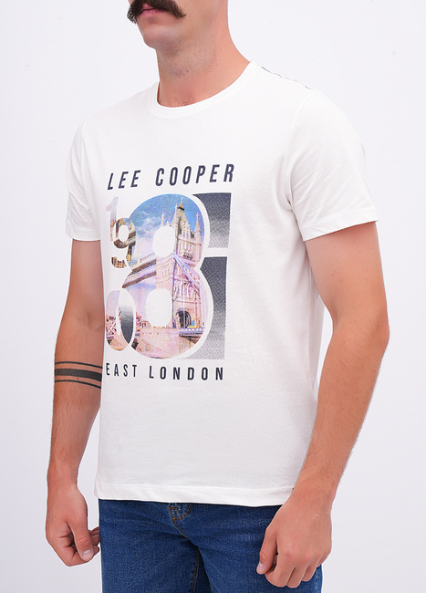 Чоловіча біла футболка Lee Cooper артикул LCM251-1044 Off white FW2025 Фото ракурс 3 - Чоловіча біла футболка Lee Cooper артикул LCM251-1044 Off white FW2025
