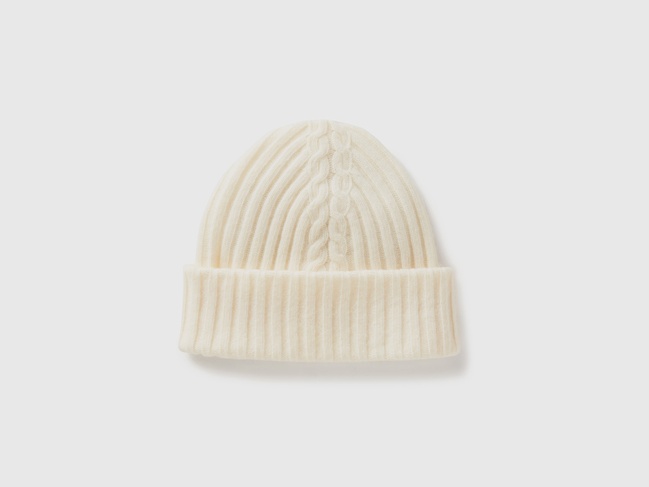 Жіноча біла шапка Benetton артикул 1244DA011 000 25I Фото ракурс 1 - Жіноча біла шапка Benetton артикул 1244DA011 000 25I