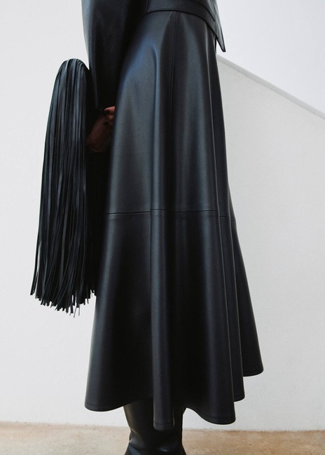 Женская черная юбка Mango артикул 27091253 99 2 season Фото ракурс 1 - Женская черная юбка Mango артикул 27091253 99 2 season