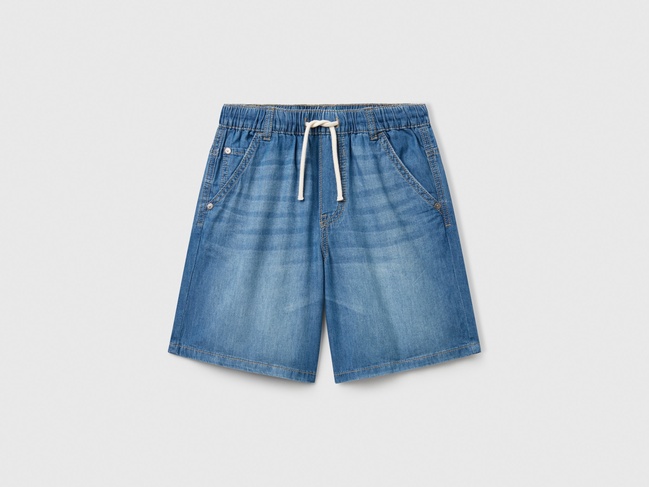 Синие шорты для мальчиков Benetton артикул 4DHJC9047.G 901 25E Фото ракурс 1 - Синие шорты для мальчиков Benetton артикул 4DHJC9047.G 901 25E