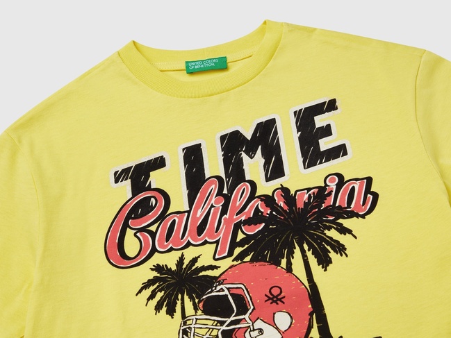 Фото ракурс 3 - Жовта футболка для хлопчиків Benetton артикул 3I1XC10O4.G 1T1 25P