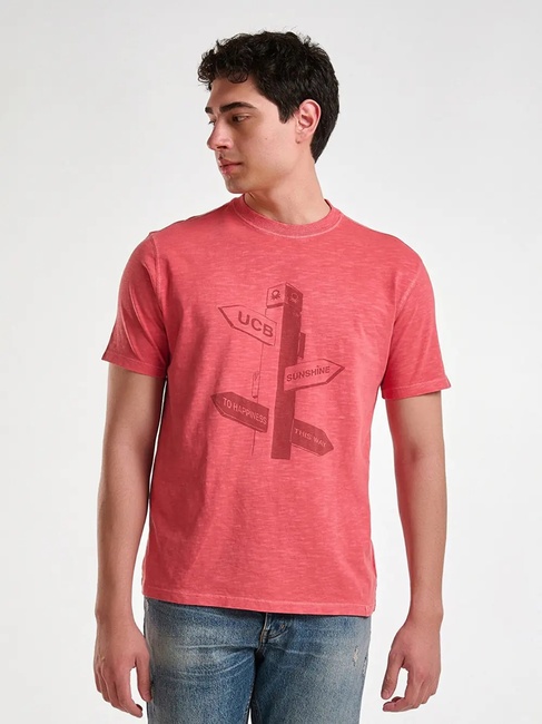 Мужская красная футболка Benetton артикул 3F98U109Y 736 25P Фото ракурс 1 - Мужская красная футболка Benetton артикул 3F98U109Y 736 25P