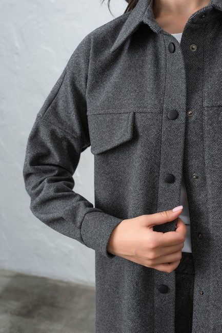 Фото ракурс 6 - Женская серая рубашка EQUILIBRI артикул W491 038 101 Grey FW2024