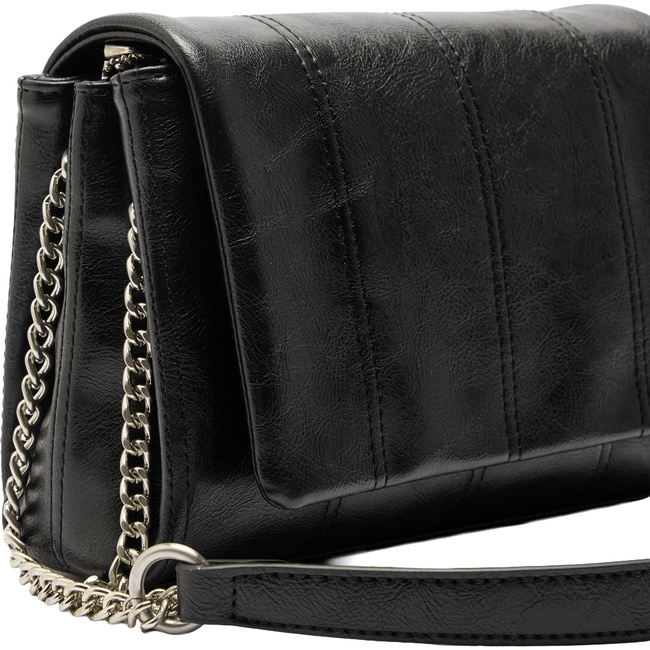 Женская черная сумка Parfois артикул 238665 _BK FW2025 Фото ракурс 3 - Женская черная сумка Parfois артикул 238665 _BK FW2025