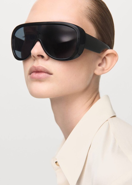 Женская молочная рубашка Mango артикул 27051274 05 2 season Фото ракурс 4 - Женская молочная рубашка Mango артикул 27051274 05 2 season