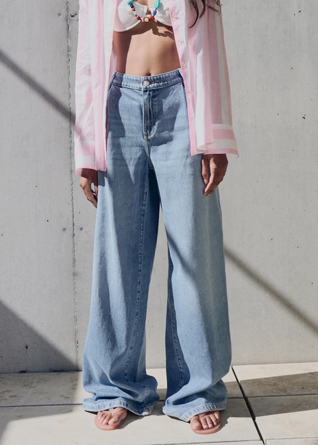 Фото ракурс 1 - Женские синие джинсы Mango артикул 17001231 TM 1 season