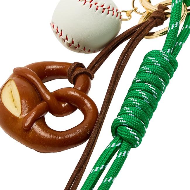 Фото ракурс 3 - Женский разноцветный брелок Parfois артикул 234378 _HM FW2025