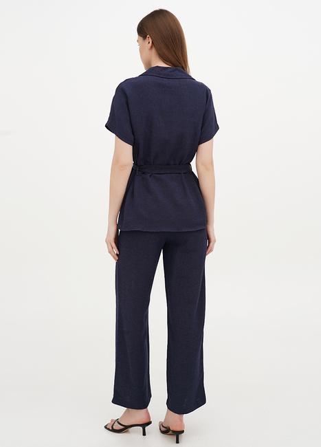 Женские синие брюки EQUILIBRI артикул W491 063 200 NAVY BLUE SS2025 Фото ракурс 2 - Женские синие брюки EQUILIBRI артикул W491 063 200 NAVY BLUE SS2025