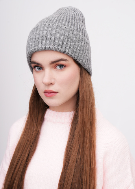 Жіноча сіра шапка EQUILIBRI артикул W881 001 001 Grey FW2025 Фото ракурс 1 - Жіноча сіра шапка EQUILIBRI артикул W881 001 001 Grey FW2025