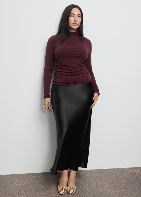 Женская бордовая футболка Mango артикул 17037818 78 1 season Фото ракурс 6 - Женская бордовая футболка Mango артикул 17037818 78 1 season