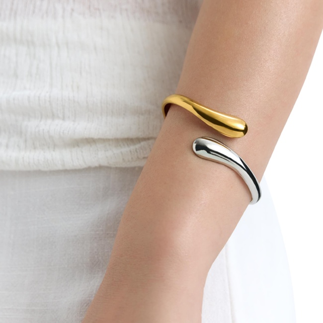 Женский золото-серебряный браслет Parfois артикул 233968 _MM FW2025 Фото ракурс 4 - Женский золото-серебряный браслет Parfois артикул 233968 _MM FW2025