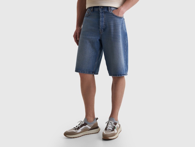 Мужские синие шорты Benetton артикул 4AW7U9018 903 25P Фото ракурс 1 - Мужские синие шорты Benetton артикул 4AW7U9018 903 25P