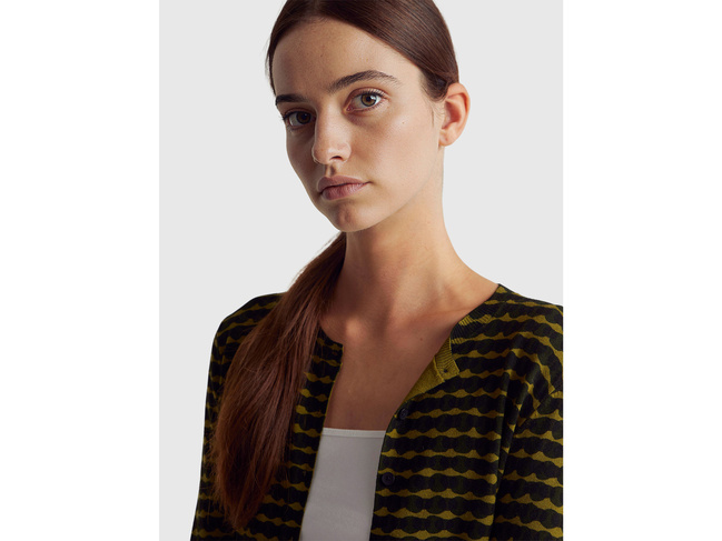 Фото ракурс 4 - Жіночий зелений кардиган Benetton артикул 12F3D5028 903 25A