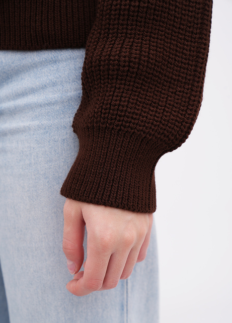 Фото ракурс 4 - Женский коричневый свитер EQUILIBRI артикул W344 003 000 Brown FW2025