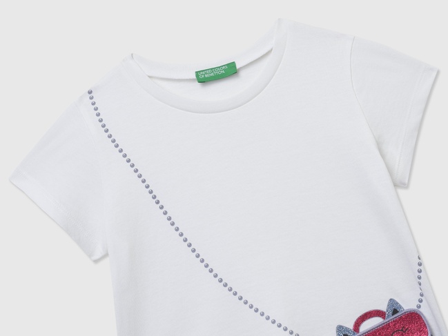 Фото ракурс 3 - Белая футболка для девочек Benetton артикул 3096G10J8.P 101 25P