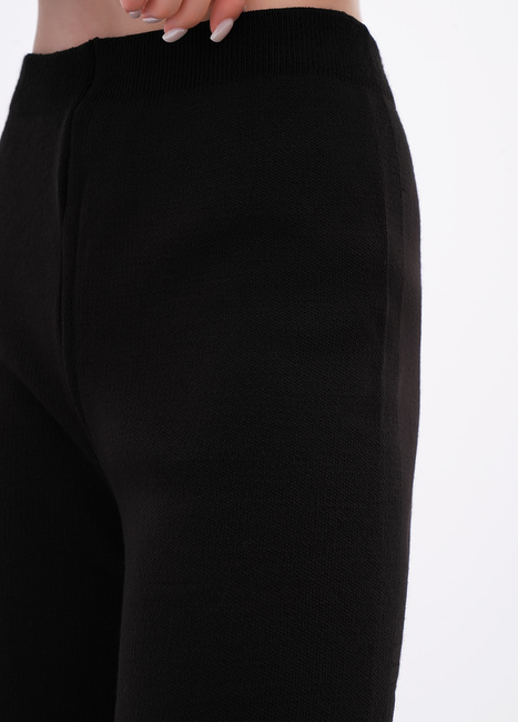 Жіночі чорні штани EQUILIBRI артикул W391 040 200 Black FW2025 Фото ракурс 4 - Жіночі чорні штани EQUILIBRI артикул W391 040 200 Black FW2025