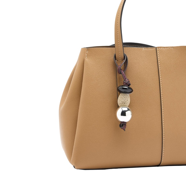 Женская коричневая сумка Parfois артикул 232455 _CA FW2025 Фото ракурс 3 - Женская коричневая сумка Parfois артикул 232455 _CA FW2025