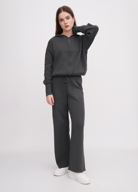 Фото ракурс 4 - Женские серые штаны EQUILIBRI артикул W391 052 200 Grey FW2025