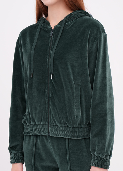 Фото ракурс 3 - Женская зеленая олимпийка EQUILIBRI артикул W291 042 100 Green FW2025