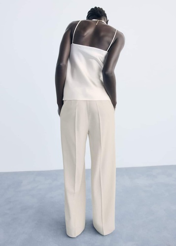 Фото ракурс 2 - Женские молочные брюки Mango артикул 17084078 05 1 season