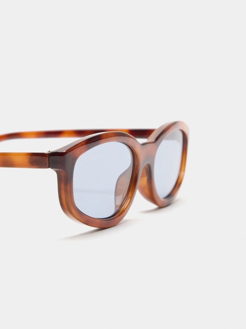 Женские коричневые очки Parfois артикул 242867 _BN FW2025 Фото ракурс 3 - Женские коричневые очки Parfois артикул 242867 _BN FW2025