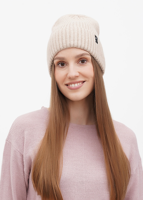 Фото ракурс 1 - Женская бежевая шапка EQUILIBRI  артикул W SW Hat Helly 2 Beige FW2024