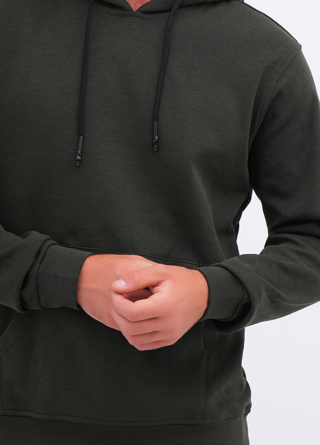 Фото ракурс 4 - Чоловіче зеленe худі EQUILIBRI артикул M232 001 000 Green FW2025