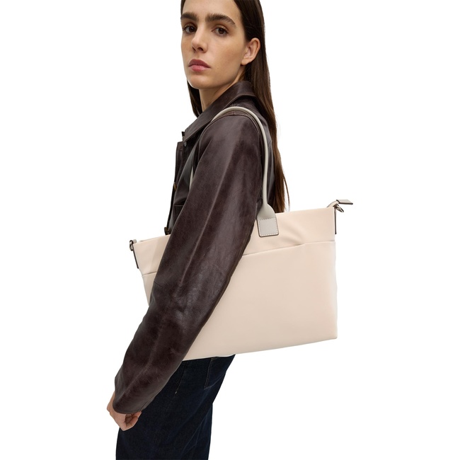 Женская молочная сумка Parfois артикул 229056 _EC SS2025 Фото ракурс 4 - Женская молочная сумка Parfois артикул 229056 _EC SS2025