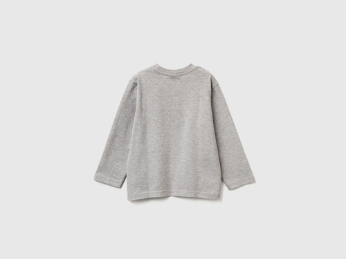 Фото ракурс 2 - Сірий лонгслів Benetton для хлопчиків артикул 35RYG10KE.P 501 25A