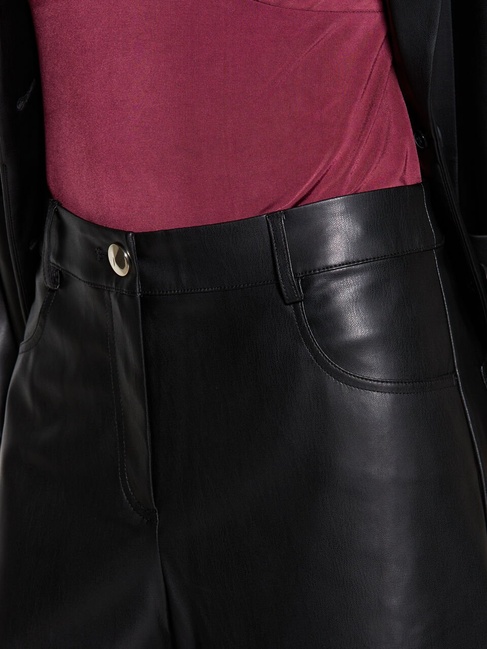 Фото ракурс 4 - Жіночі чорні шорти Sisley артикул 44UKL901Q 100 25A