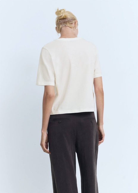 Женская молочная футболка Mango артикул 17004101 02 1 season Фото ракурс 2 - Женская молочная футболка Mango артикул 17004101 02 1 season