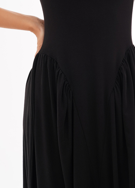 Фото ракурс 4 - Жіноча чорна сукня EQUILIBRI артикул W452 082 000 Black SS2025