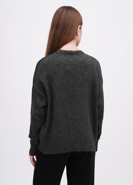 Фото ракурс 2 - Жіночий сірий светр EQUILIBRI артикул W342 071 000 Grey FW2025