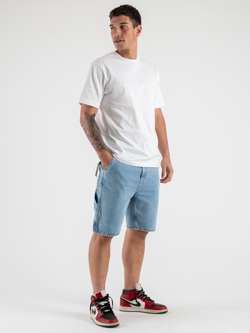 Мужские синие шорты ONLY & SONS артикул 22029597 LIGHT BLUE DENIM FW2025 Фото ракурс 3 - Мужские синие шорты ONLY & SONS артикул 22029597 LIGHT BLUE DENIM FW2025