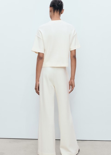 Фото ракурс 2 - Жіноча молочна футболка Mango артикул 17014099 05 1 season