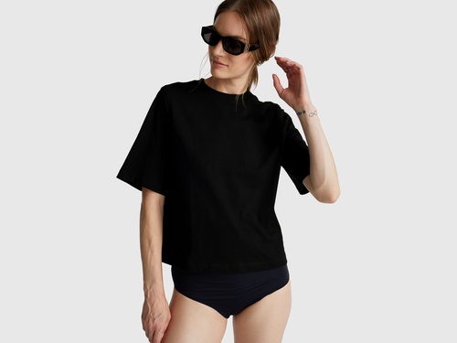 Фото ракурс 1 - Жіноча чорна футболка Benetton артикул 3BL0E17G5 100 25A