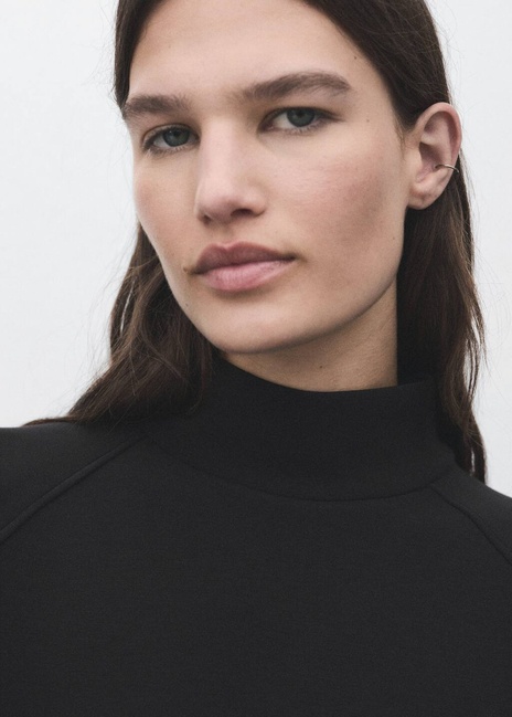 Женский черный свитер Mango артикул 17075812 99 1 season Фото ракурс 5 - Женский черный свитер Mango артикул 17075812 99 1 season