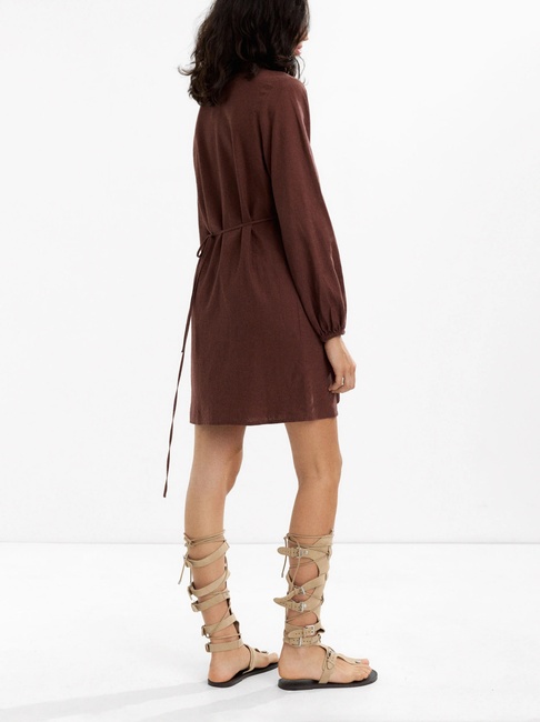 Женское коричневое платье Parfois артикул 233865 _BN FW2025 Фото ракурс 2 - Женское коричневое платье Parfois артикул 233865 _BN FW2025