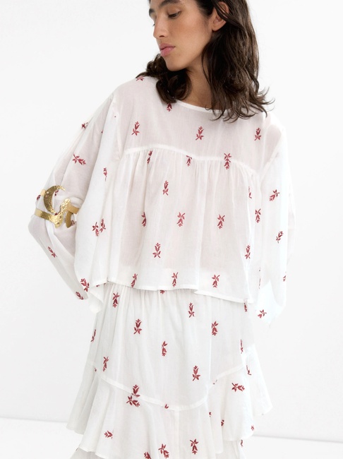 Жіноча біла блузка Parfois артикул 234626 _BM FW2025 Фото ракурс 1 - Жіноча біла блузка Parfois артикул 234626 _BM FW2025