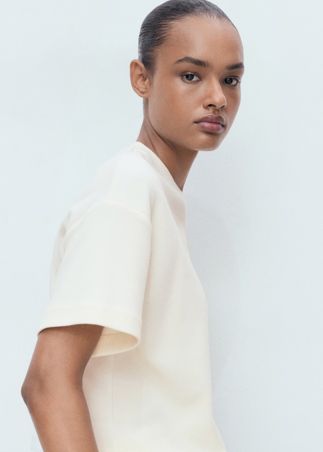 Женская молочная футболка Mango артикул 17014099 05 1 season Фото ракурс 4 - Женская молочная футболка Mango артикул 17014099 05 1 season