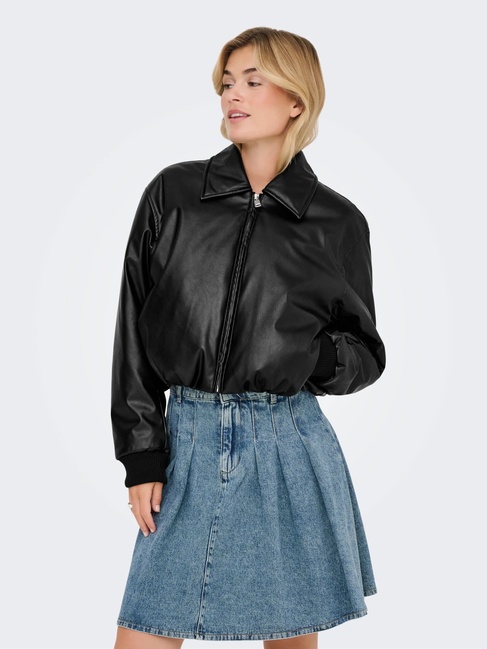 Жіноча чорна куртка Only артикул 15349548 Black FW2025 Фото ракурс 1 - Жіноча чорна куртка Only артикул 15349548 Black FW2025