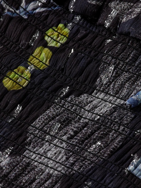 Жіноча чорна блузка SCOTCH & SODA артикул U9B00947T U024 FW2025 Фото ракурс 7 - Жіноча чорна блузка SCOTCH & SODA артикул U9B00947T U024 FW2025